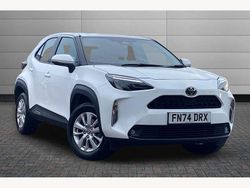 White Used 2024 Toyota Yaris Cross SUV | £20,995 (Good price)