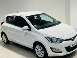 White Used 2014 Hyundai i20 Active Hatchback | £4,600 (Good price)