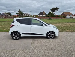 White Used 2019 Hyundai i10 Premium SE Hatchback | £13,995 (Expensive)