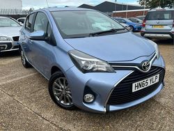 Blue Used 2016 Toyota Yaris Hatchback | £7,541 (Fair price)