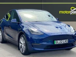 Blue Used 2022 Tesla Model Y Long Range SUV | £25,300 (Fair price)