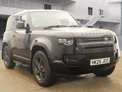 Black New 2025 Land Rover Defender SE Dynamic SUV | £59,999 (Super price)