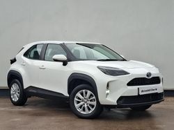 White Used 2022 Toyota Yaris Hybrid Estate | £18,998 (Good price)