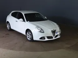 White Used 2013 Alfa Romeo Giulietta Lusso Hatchback | £2,790