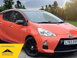 Orange Used 2014 Toyota Yaris Hybrid | £6,999 (Good price)
