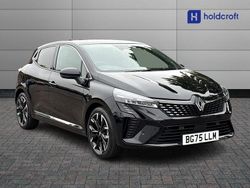 Metallic diamond black New 2025 Renault Clio V Hatchback | £19,256 (Good price)