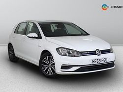 White Used 2018 VW Golf VII SE Hatchback | £14,995 (Good price)