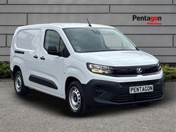 Kaolin white New 2025 Vauxhall Combo S MPV | £17,990 (A bit pricey)