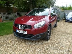 Red Used 2013 Nissan Qashqai 360º SUV | £3,275 (Good price)