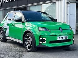 Twotone metallic pop green with black roof + red roof line Used 2025 Renault R5 Komfort Hatchback | £23,990 (Fair price)