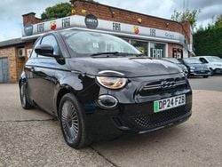 Black Used 2024 Fiat 500e Hatchback | £16,950 (Fair price)