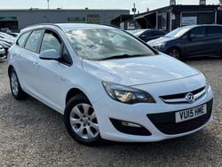 White Used 2015 Vauxhall Astra Design Edition Estate | £3,490 (Super price)