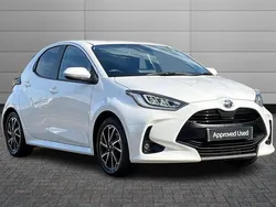 Pure white Used 2022 Toyota Yaris Hybrid Design Hatchback | £15,550 (Fair price)
