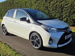 Used 2017 Toyota Yaris Hybrid Design | £11,995 (Fair price)