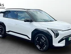 White Used 2025 Kia EV3 2 SUV | £35,495 (Fair price)