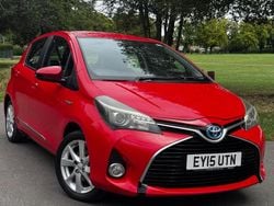 Red Used 2015 Toyota Yaris Hybrid Hatchback | £8,795 (Fair price)