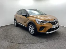Orange/black Used 2020 Renault Captur Iconic SUV | £10,997 (Fair price)