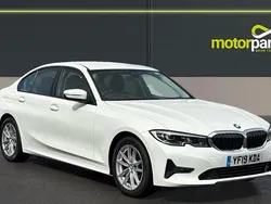 Alpine white gloss Used 2019 BMW 318 Comfort Edition Sedan | £15,500 (Good price)