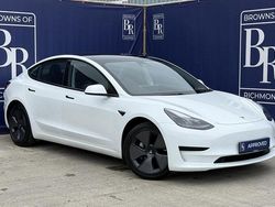 White Used 2022 Tesla Model 3 RWD Sedan | £18,999 (Fair price)