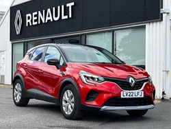 Red/black Used 2022 Renault Captur Iconic SUV | £15,459 (Fair price)