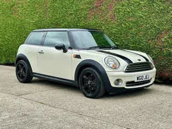 Pepper white Used 2010 Mini Cooper Hatch Hatchback | £1,695 (Fair price)
