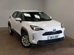 White Used 2022 Toyota Yaris Hybrid Estate | £19,298 (Good price)