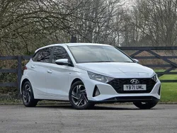 White Used 2022 Hyundai i20 SE Hatchback | £11,250 (Fair price)