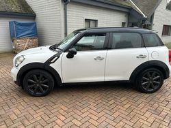 White Used 2010 Mini Cooper S Countryman SUV | £4,495 (Fair price)