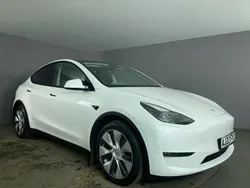 White Used 2022 Tesla Model Y Long Range SUV | £24,499 (Fair price)