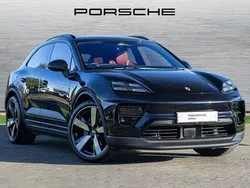 Black Used 2024 Porsche Macan SUV | £77,107 (Fair price)