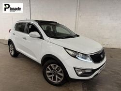 White Used 2016 Kia Sportage 2 SUV | £7,495 (Fair price)