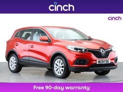 Red Used 2019 Renault Kadjar Play SUV | £9,849 (Fair price)