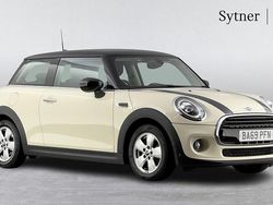 White Used 2019 Mini Cooper Classic Hatchback | £14,000 (Fair price)