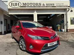 Red Used 2014 Toyota Auris Hybrid Hatchback | £7,488 (Fair price)