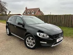 Black Used 2016 Volvo V60 CC SE Estate | £11,995 (Expensive)