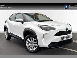 White Used 2023 Toyota Yaris Hybrid SUV | £18,199 (Good price)