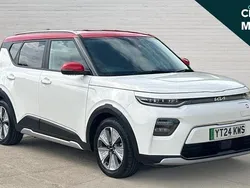 White Used 2024 Kia Soul EV SUV | £21,990 (A bit pricey)