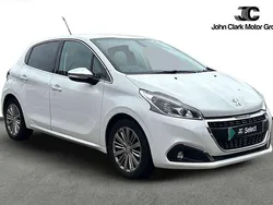 White Used 2017 Peugeot 208 Allure Hatchback | £6,500 (Fair price)