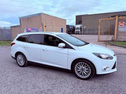 White Used 2014 Ford Focus Zetec Estate | £2,299 (Fair price)