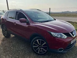 Red Used 2016 Nissan Qashqai Tekna SUV | £11,349 (Fair price)
