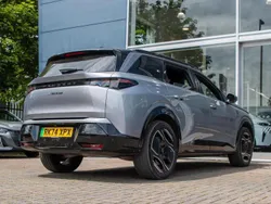 Grey Used 2024 Peugeot e-5008 GT SUV | £39,934