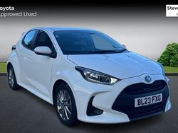 Used 2025 Toyota Yaris Hybrid Hatchback | £17,626 (Good price)