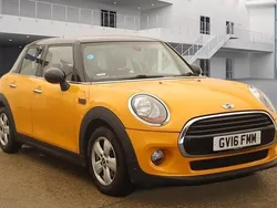 Volcanic orange Used 2016 Mini Cooper Hatch Hatchback | £8,975 (Fair price)