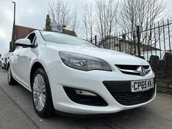 White Used 2015 Vauxhall Astra Excite Hatchback | £2,995 (Good price)