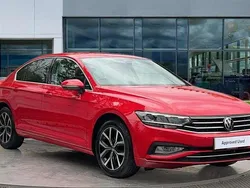Tornado red Used 2022 VW Passat SEL Sedan | £18,170 (Fair price)