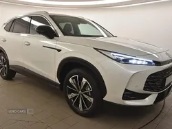 White New 2025 MG HS Trophy SUV | £24,995 (Fair price)