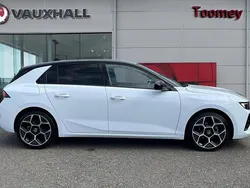 White Used 2024 Vauxhall Astra Ultimate Hatchback | £19,000 (Fair price)