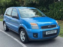 Blue Used 2009 Ford Fusion Zetec Hatchback | £3,490 (Fair price)