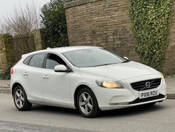 White Used 2016 Volvo V40 SE Estate | £2,950 (Expensive)