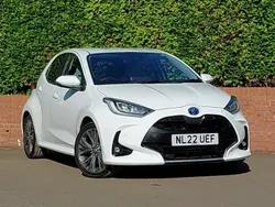 White Used 2022 Toyota Yaris Hybrid Hatchback | £17,998 (Fair price)